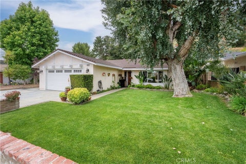 Photo of 31607 Hipshot DR, Castaic, CA 91384 (MLS # SR26118408)