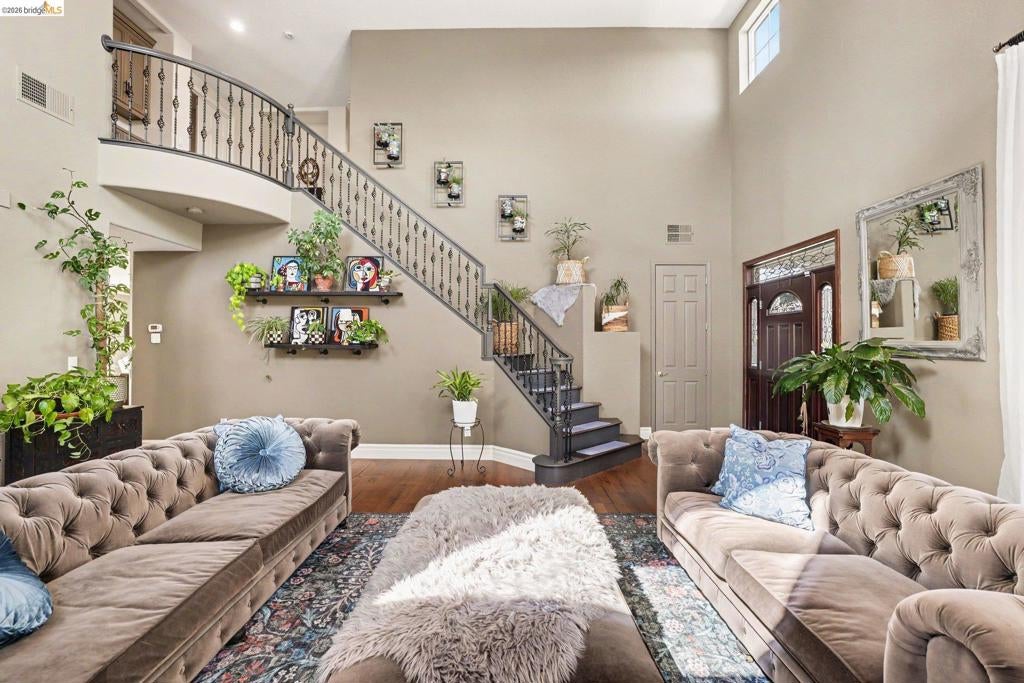 1587 Dawnview Dr