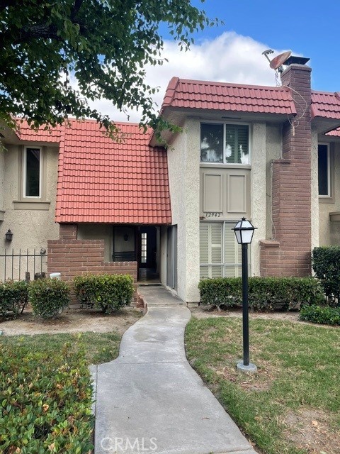 12942 Newhope