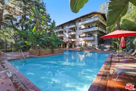 Photo of 2700 Cahuenga Boulevard #2216, Los Angeles, CA 90068 (MLS # 26709307)