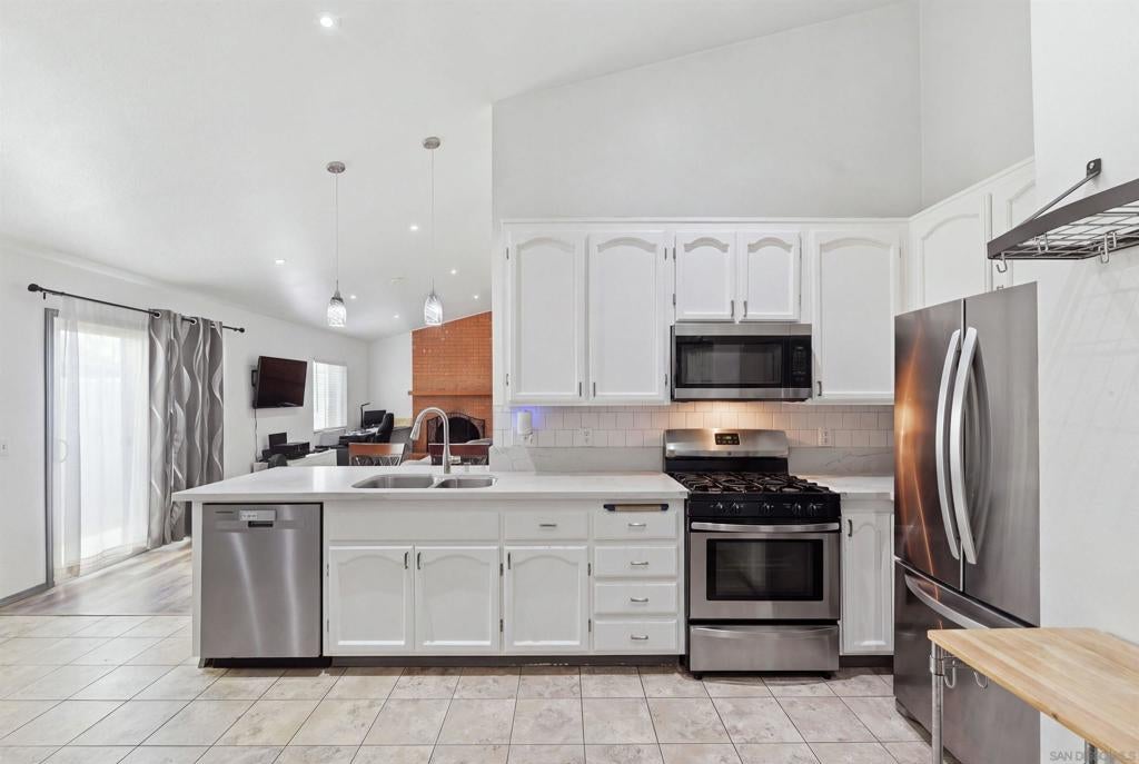 1686 Planicie Way