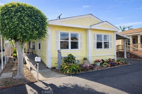 Photo of 314 Magpie Ln, Fountain Valley, CA 92708 (MLS # OC26082335)