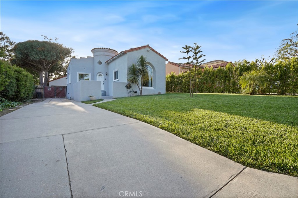 This beautifully remodeled home was updated in 2023 with waterproof flooring throughout. Brand New Central A/C. The modern, cozy kitchen has brand-new Cabinets and stainless steel appliances, including a refrigerator, microwave, oven, washer and dryer, and stove. Deattached two-car garage great for an ADU. This home is located within distance of USC, Verdugo Hills Hospital, Regal Theater, a shopping center, restaurants, and Descanso Gardens. This home is located in the award-winning La Canada School District