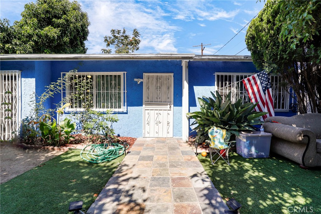 **Great Investment Opportunity in Reseda!** This versatile property, recorded as a 3-bedroom + den on tax records, lives like a 5-bedroom and is
currently fully rented as two separate units. The main home features a spacious layout with a large primary suite, three additional bedrooms, and a
flexible bonus room currently used as a temporary office. At the rear of the property, you'll find a detached 1-bedroom studio unit, rented
separately and offering great income potential. Whether you're looking to invest or occupy with rental income, this property offers tremendous
flexibility and value in a convenient Reseda location.