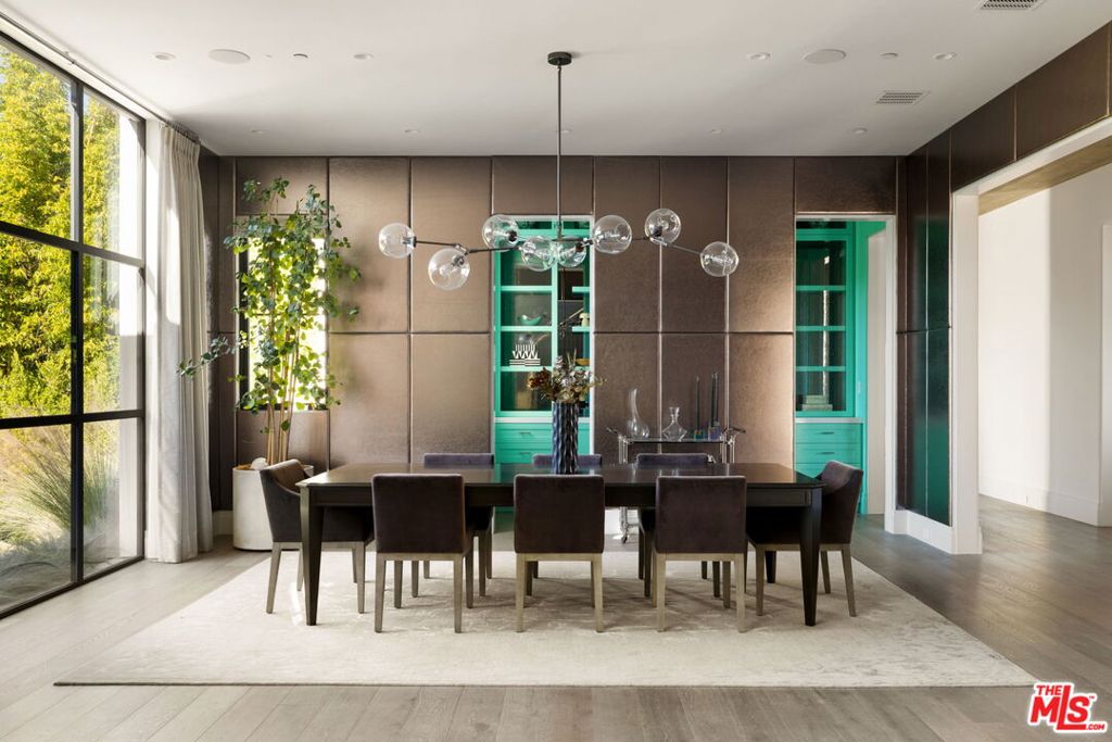 890 Linda Flora Drive