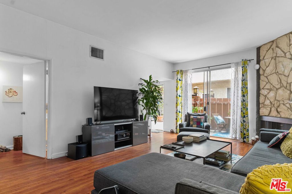 1828 Barry Avenue 4, Los Angeles CA 90025