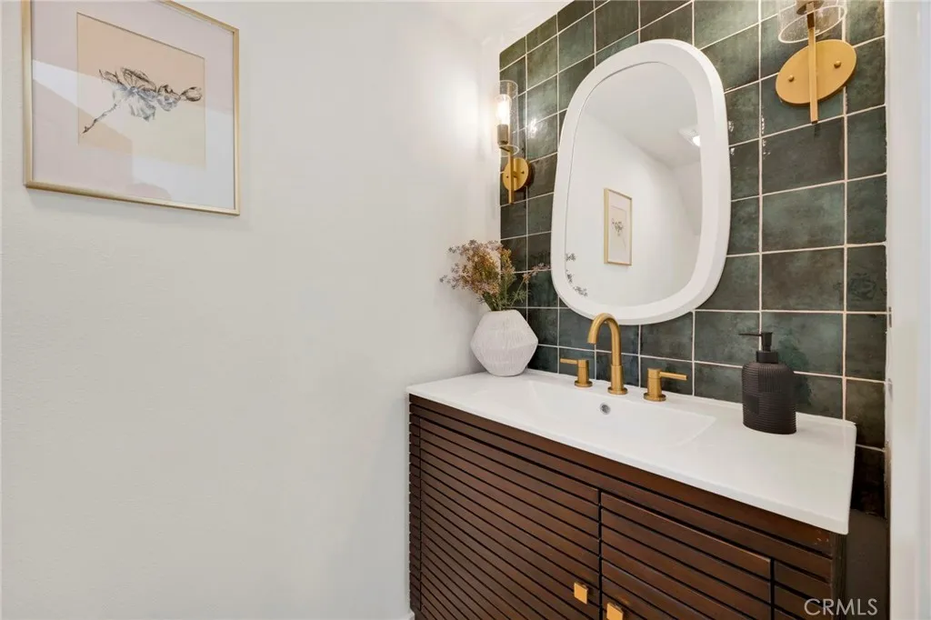 Calabasas, California 91302, United States, 3 Bedrooms Bedrooms, ,3 BathroomsBathrooms,Residential,Active,141242