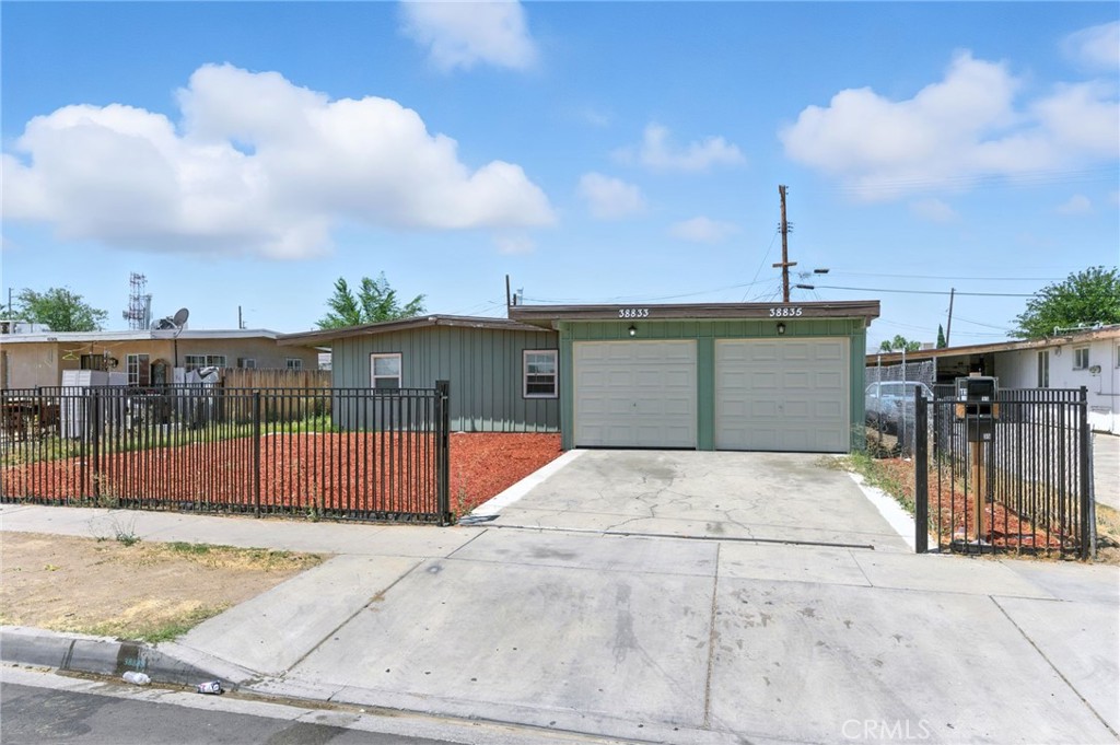 Welcome to your newly updated home in Palmdale! This charming 2-bedroom, 1-bath unit offers modern upgrades throughout, a private garage, and a fenced yard perfect for comfortable living.
Features Include:
Bright & spacious 2 bedrooms / 1 full bath
Fully remodeled kitchen with modern cabinets, countertops, and fixtures
Stylish vinyl wood-look flooring throughout
Fresh paint inside and out
Updated lighting, bathroom fixtures, and new windows
Laundry hook ups
Private 1-car garage plus driveway parking
Fenced yard – great for relaxing or gardening
Just minutes from shopping centers, restaurants, and grocery stores, Easy access to CA-14 Freeway, perfect for commuters
Close to Antelope Valley Mall, local parks, and public transit
Great place to call home!