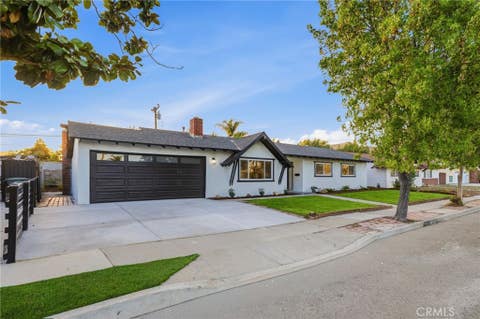 Photo of 585 N Wendy DR, Newbury Park, CA 91320 (MLS # SR26153648)