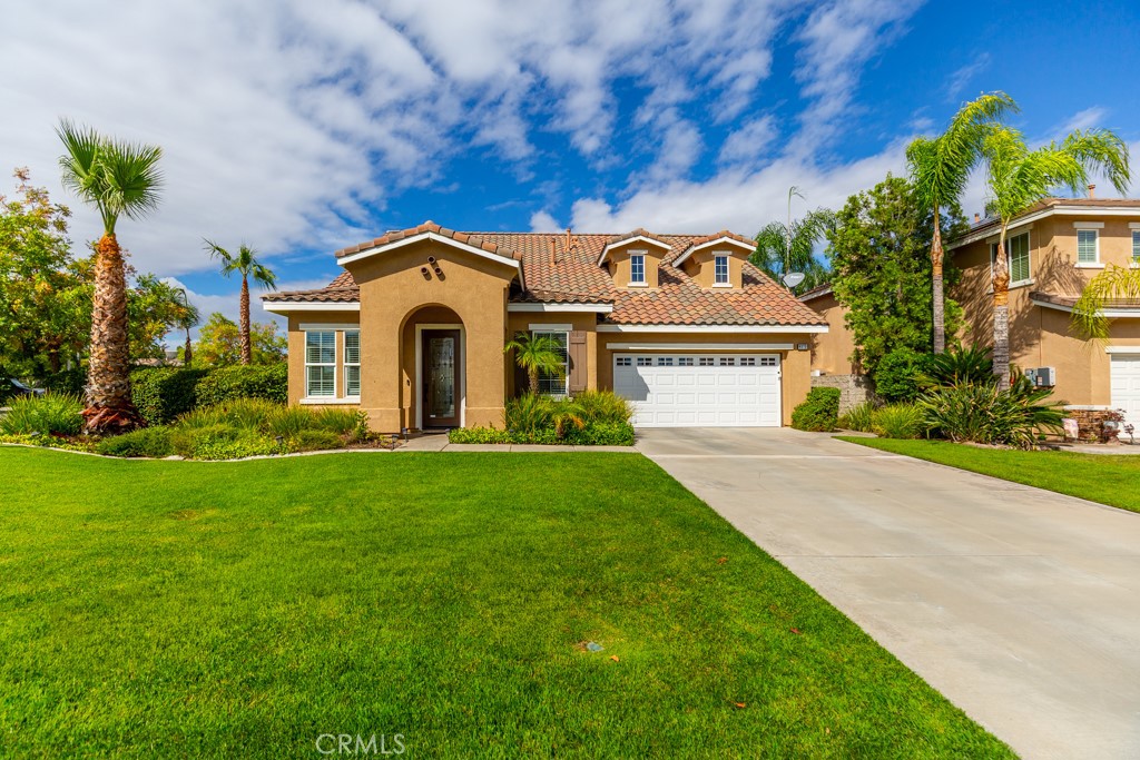 8273 Gardenia Vista