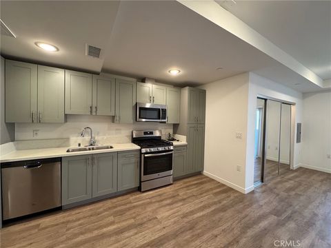 Photo of 1025 S Berendo Street #404, Los Angeles, CA 90006 (MLS # SR26092428)