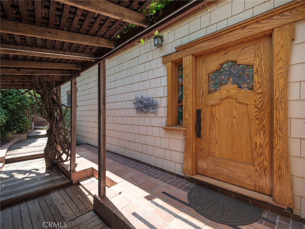 3950 De Longpre Avenue