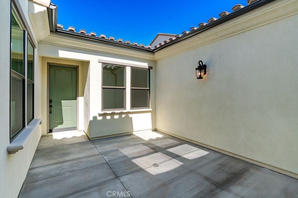 Properties 1 749 Via Arezzo Place