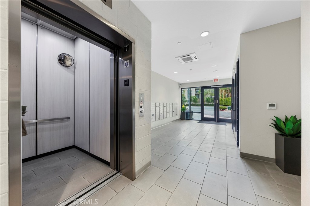 2526 Nolita