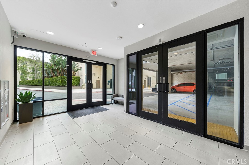 2526 Nolita