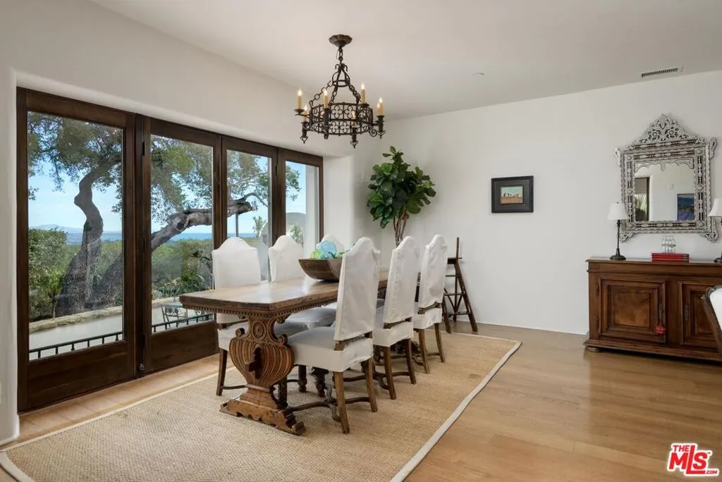 Santa Barbara, California 93105, United States, 3 Bedrooms Bedrooms, ,6 BathroomsBathrooms,Residential,Active,118005