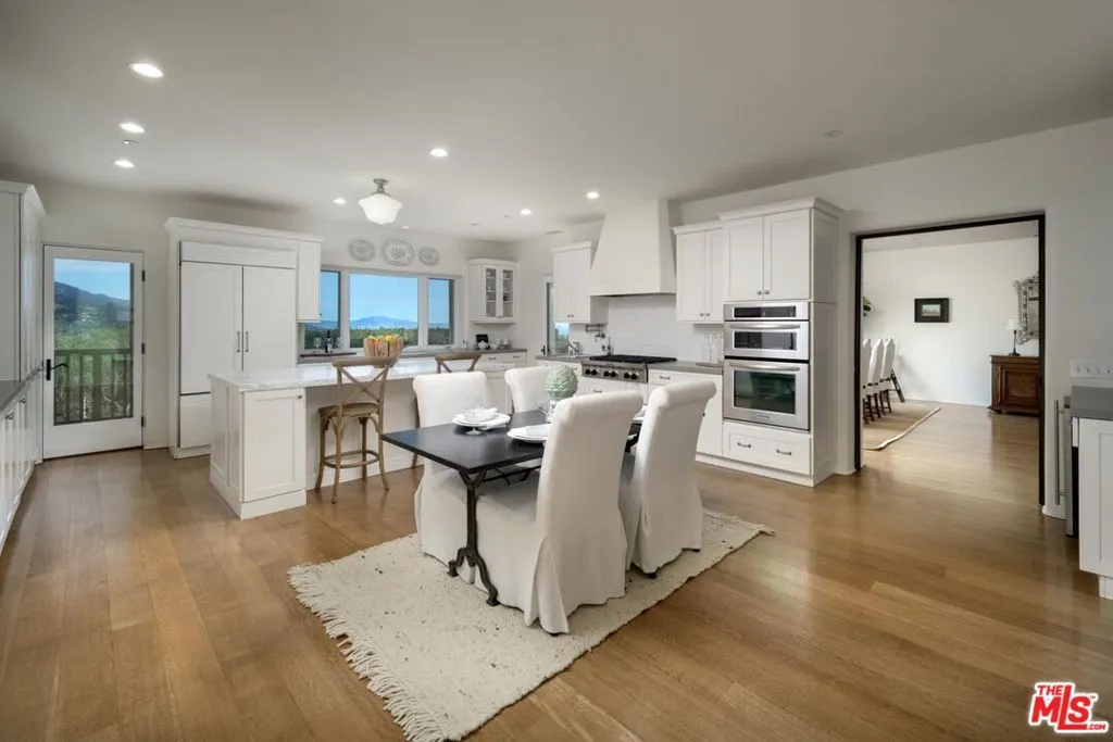 Santa Barbara, California 93105, United States, 3 Bedrooms Bedrooms, ,6 BathroomsBathrooms,Residential,Active,118005