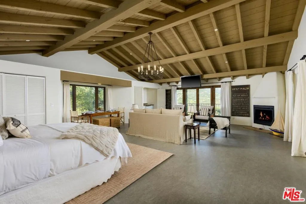 Santa Barbara, California 93105, United States, 3 Bedrooms Bedrooms, ,6 BathroomsBathrooms,Residential,Active,118005