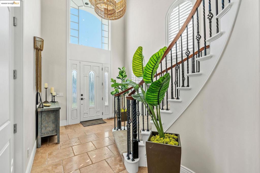 5055 Cabrillo Pt