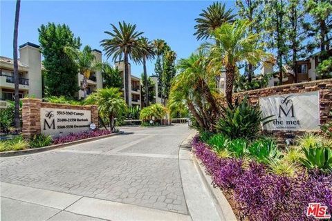 Photo of 5510 Owensmouth AVE #128, Woodland Hills, CA 91367 (MLS # SR26104100)