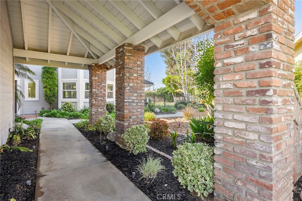 4945 Silver Spurs Lane