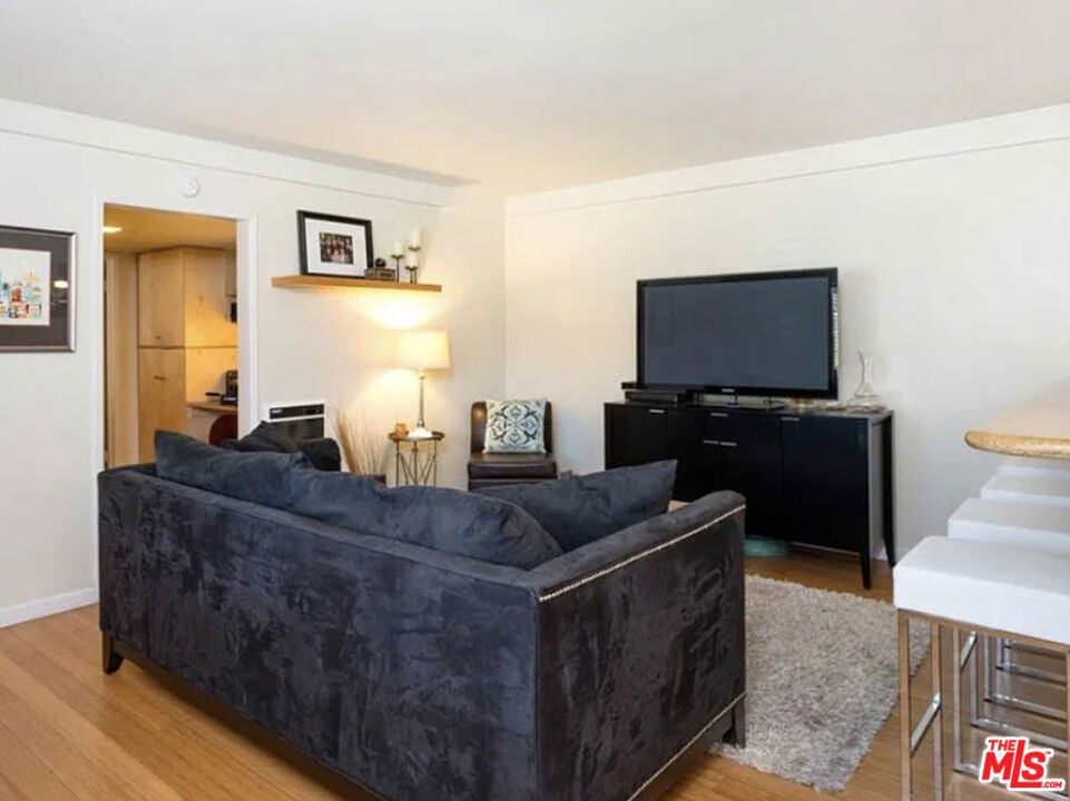404 San Vicente Boulevard 28