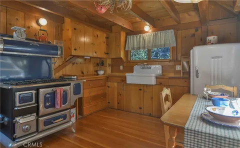 230 Fremont Road, Lake Arrowhead, CA 92352 - #: IV25093537