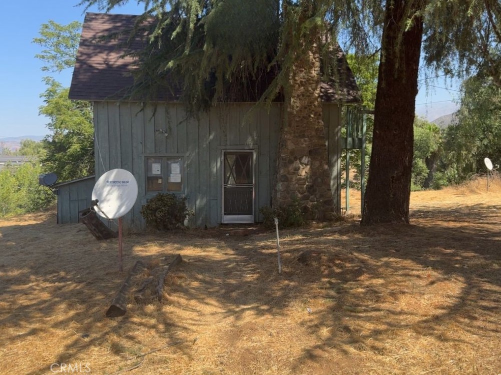 Welcome To Your Opportunity To Own A Unique Property In The Heart Of Yucaipa! This 1-Bedroom, 1-Bathroom Home With A Versatile Loft Is Nestled On Nearly A Full Acre Of Land, Offering Both Privacy And Endless Potential. With A Little TLC, This Home Can Be Transformed Into The Tranquil Retreat Of Your Dreams.
The Open Lot Surrounding The Property Provides Ample Room For Gardens, Outdoor Entertaining, RV Parking, Or Even Future Expansion—Ideal For Those Who Want Space To Spread Out And Enjoy Country-Style Living With City Conveniences Close By.
Yucaipa Is Known For Its Charming Small-Town Feel, Scenic Mountain Views, And Proximity To Local Parks, Hiking Trails, And Shopping. This Property Offers The Perfect Balance Of Peace And Convenience, Whether You’re Looking For A Primary Residence, A Weekend Getaway, Or A Project With Potential.
Bring Your Imagination And Vision—This Home Is Waiting To Be Customized Into The Serene Escape You’ve Always Wanted.