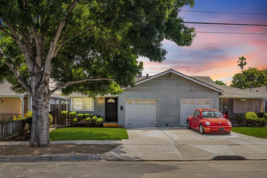 walk to downtown Willow Glen, close to downtown San Jose, large backyard, one car attached garage, laundry wash in garage, gardener included