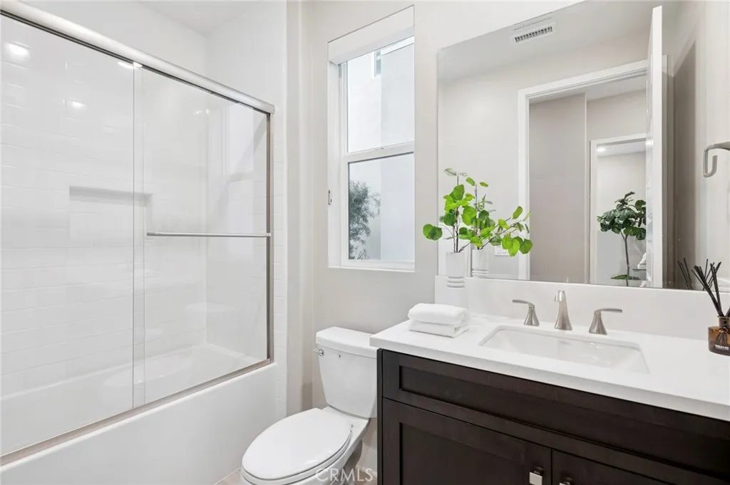 Irvine, California 92618, United States, 4 Bedrooms Bedrooms, ,3 BathroomsBathrooms,Residential,Active,242325