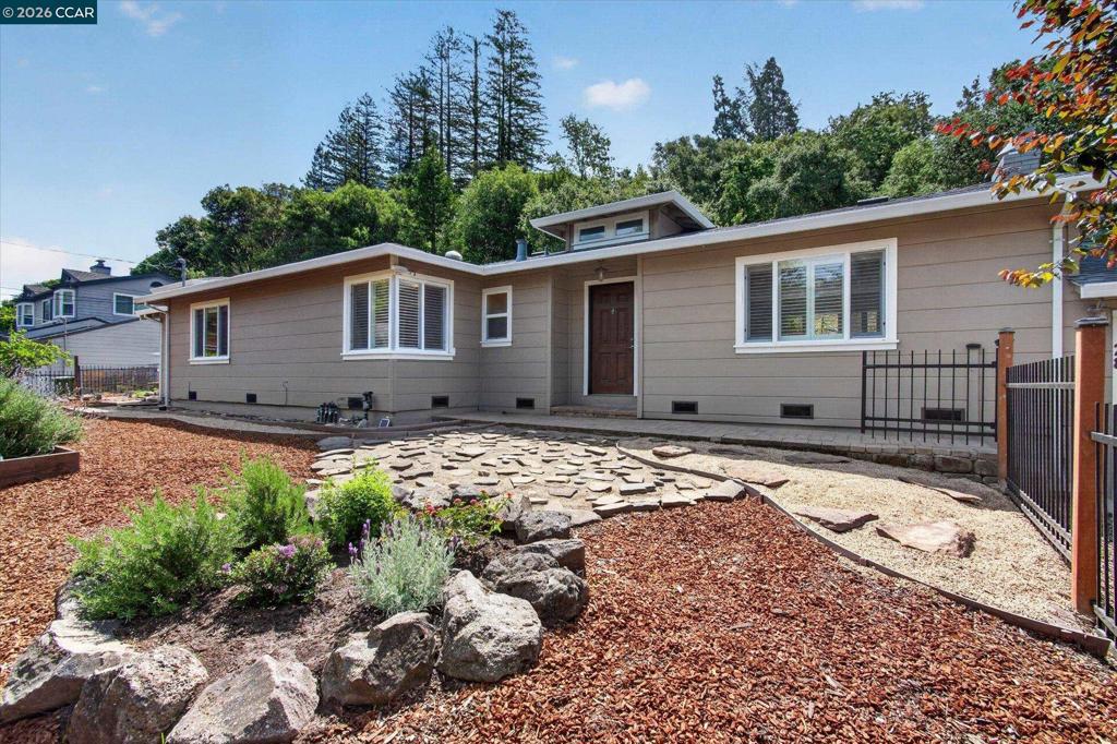 28 Rheem Blvd