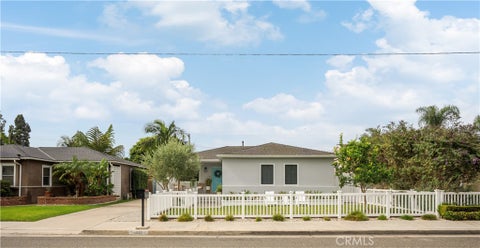 Photo of 339 E 19th ST, Costa Mesa, CA 92627 (MLS # OC26197956)