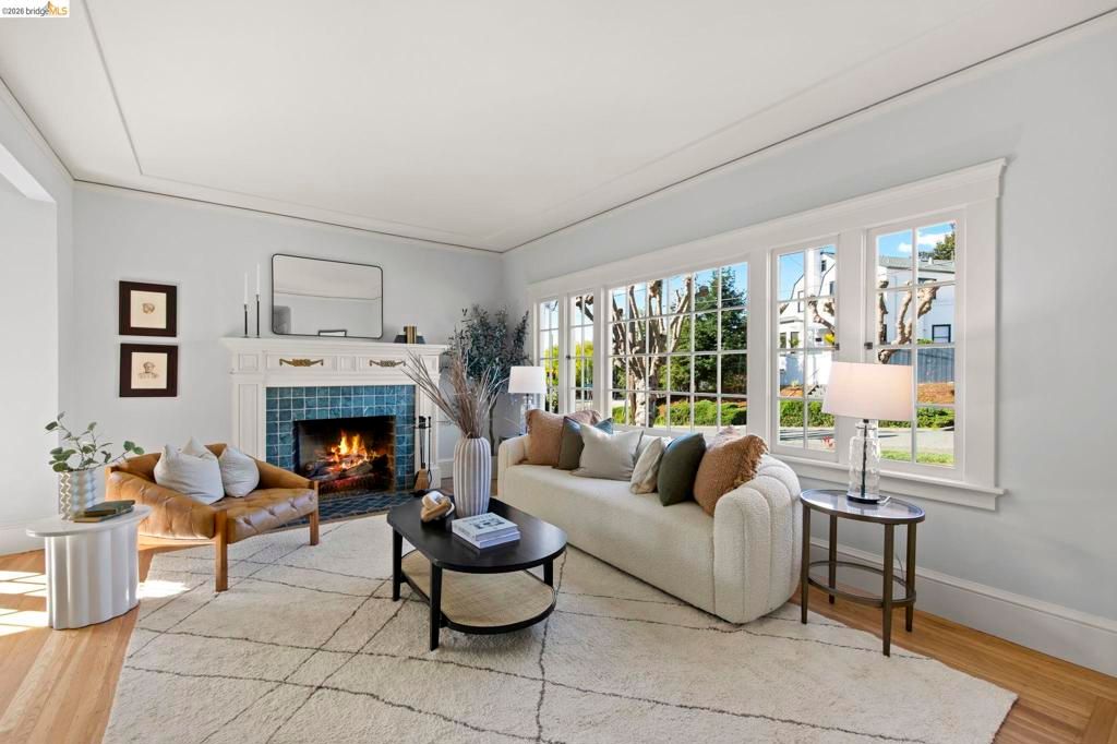 Photo of 958 Alma Place Pl, Oakland, CA 94610 (MLS # 41126781)