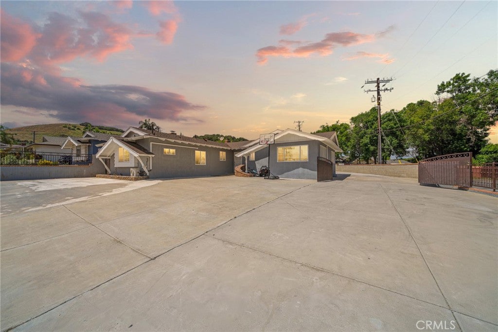 1105 Ameluxen Ave