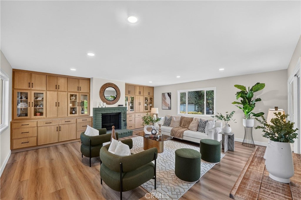3412 N San Joaquin