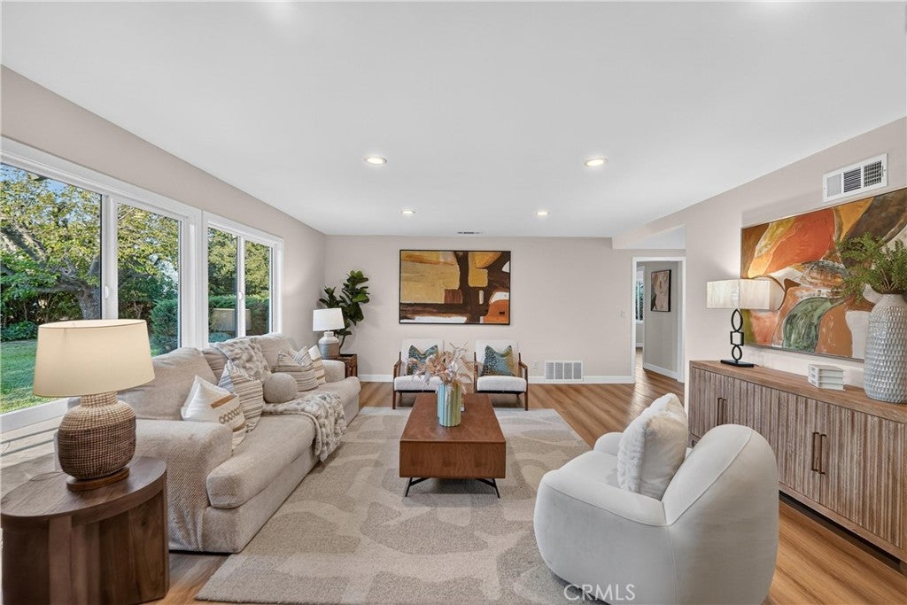3412 N San Joaquin
