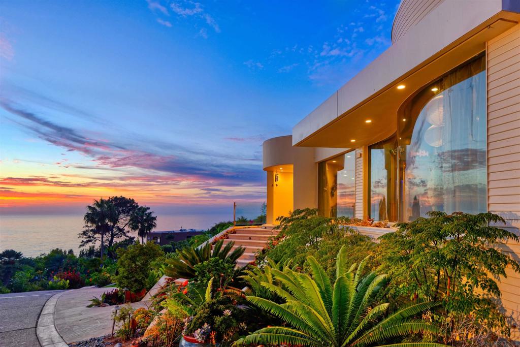 9090 La Jolla Shores Ln.