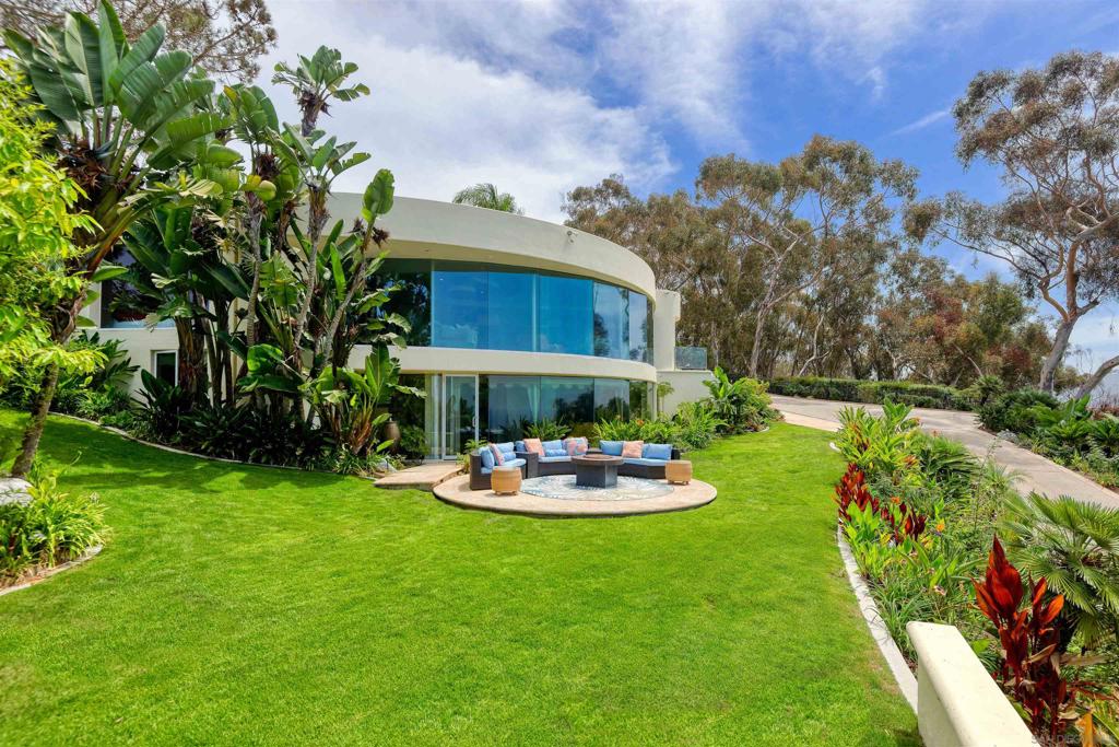 9090 La Jolla Shores Ln.