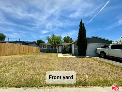 Photo of 44720 Rodin Avenue, Lancaster, CA 93535 (MLS # 25584371)