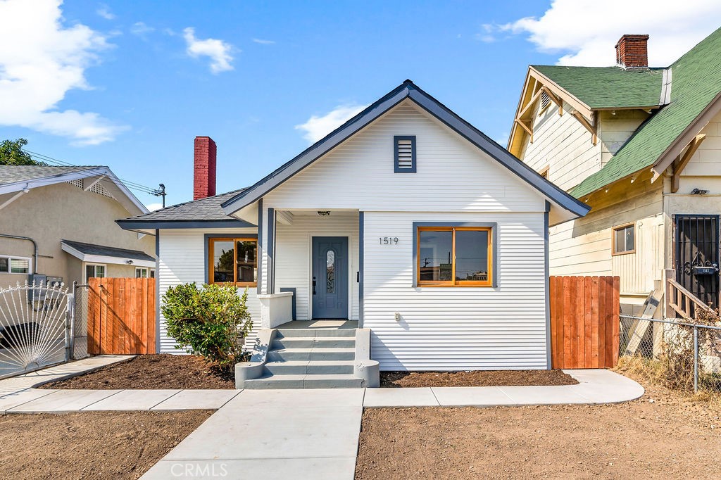 Move-In Ready Home Near USC & DTLA!
Welcome to 1519 W 22nd Place, a beautifully updated single-story home ideally located in West Adams HPOZ just minutes from USC, Downtown LA, and Exposition Park. This spacious 3-bedroom residence offers the perfect blend of modern upgrades and timeless comfort in one of Los Angeles’ most in-demand neighborhoods.
Step inside to find a bright, open layout with all the major renovations already completed for you—zero hassle, move-in ready living. The home has been thoughtfully refreshed with new interior floors, baseboards, doors, handles, and carpet, as well as fresh interior and exterior paint with modern texture finishes. Recessed lighting, ceiling fans, and upgraded fixtures add the perfect finishing touches throughout.
The kitchen and bathroom have both been fully remodeled, showcasing today’s most desirable finishes and functionality. Major system upgrades include a new roof, new fascia and exterior wood siding, new windows, new HVAC system, and new water heater. A new concrete walkway enhances the curb appeal while making this home as practical as it is beautiful.
This rare find offers lasting value in a prime location with close proximity to schools, shops, dining, and entertainment. Whether you’re a first-time buyer, investor, or looking for a centrally located home, this property checks all the boxes.
Don’t miss this opportunity—homes this move-in ready and this close to USC and DTLA rarely come available!