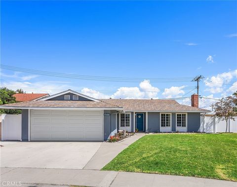 Photo of 1566 Corsica Place Pl, Costa Mesa, CA 92626 (MLS # OC26092566)
