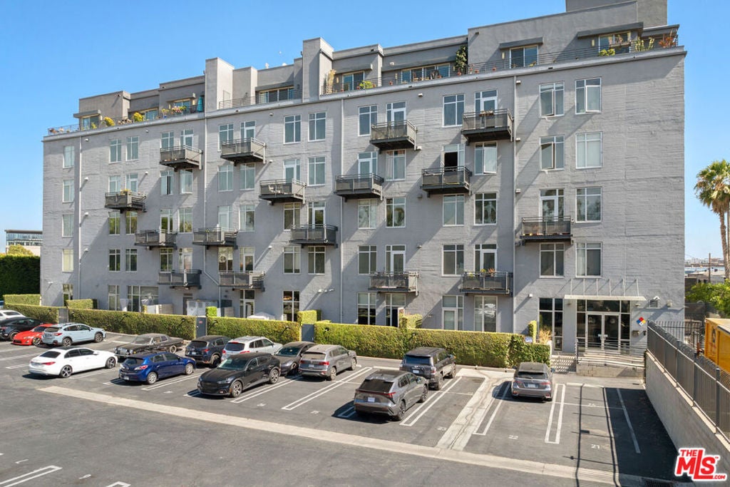 825 E 4th Street