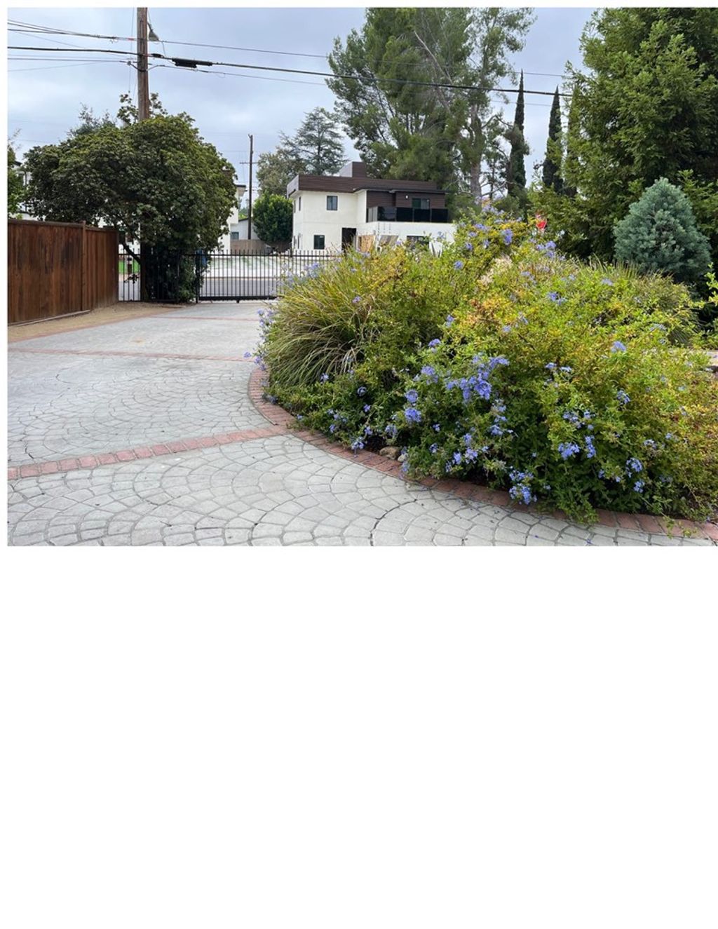 Photo of 22963 Ostronic Dr, Woodland Hills, CA 91367 (MLS # GD25227233)