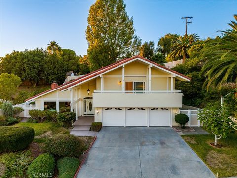 Photo of 13241 Orange Knoll Dr, North Tustin, CA 92705 (MLS # PW25250470) Photo of 13241 Orange Knoll Dr, North Tustin, CA 92705 (MLS # PW25250470)