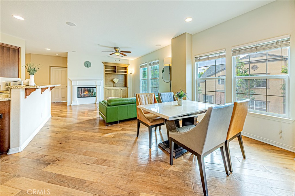 15229 Columbus Square