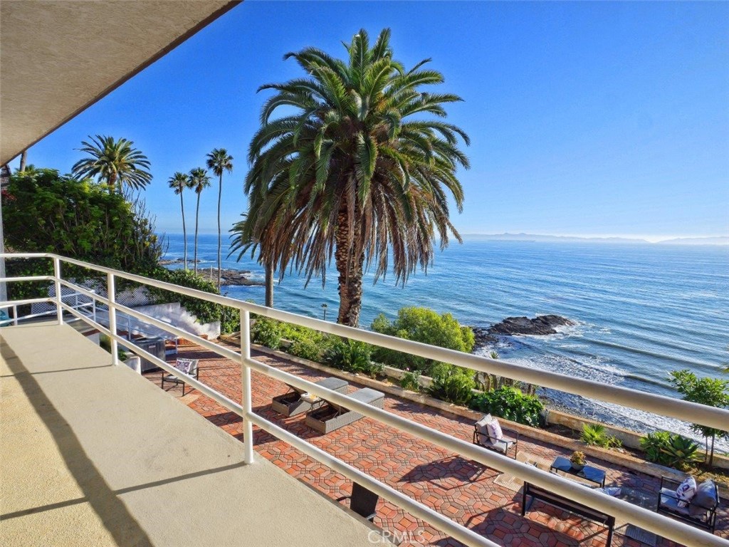 2105 W Paseo Del Mar