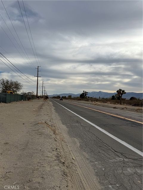 13575 Hacienda Phelan CA 92371