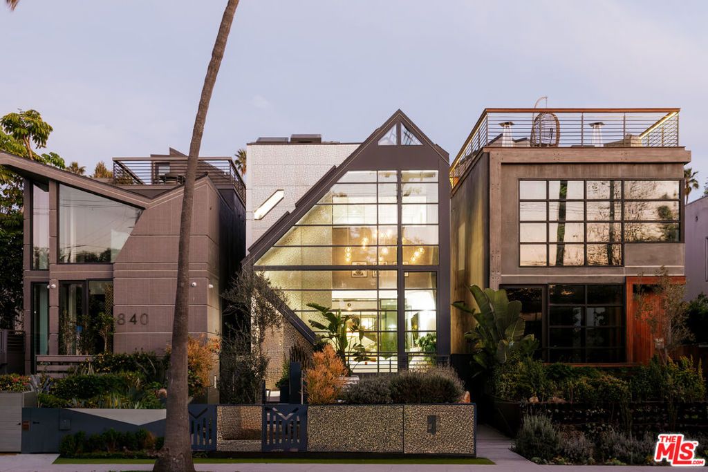 Photo of 838 California Avenue, Venice, CA 90291 (MLS # 26650039)