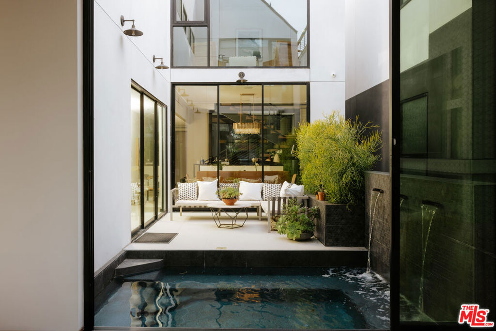 838 California Avenue