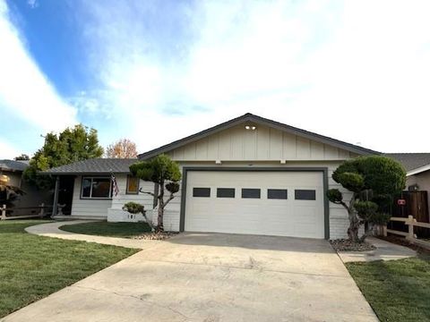 Photo of 2518 Aragon Way, San Jose, CA 95125 (MLS # ML82028669)